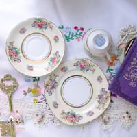 3502 كوب قهوة مع صحنين انتيك من كولكلوڤ Colclough...