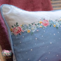 3470 كوشن مطرز بوجهين من جرين جيت Laura Dusty