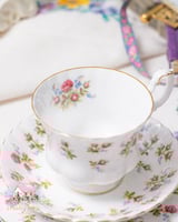 3741 كوب مع صحنين انتيك من رويال البرت