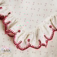 3271 مفرش بحواف حمراء مطرزة