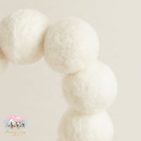 6207 تعليقة اكليل القلب من الصوف