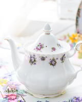 3667 ابريق شاي انتيك من رويال البرت Royal Albert