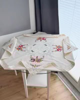 3608 مفرش مطرز بهجة الألوان