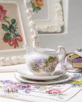 3739 كريمر مع صحنين انتيك من رويال ڤيل Royal Vale