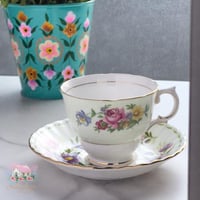 3433 كوب مع صحن انتيك من رويال البرت وكولكلوڤ