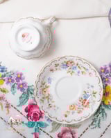 3736 كوب مع صحن انتيك من رويال البرت