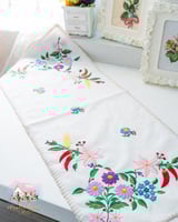 3696 مفرش انتيك مطرز زهور الحقل