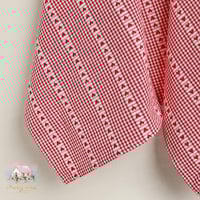 1162 مفرش أحمر مقلم بقلوب حمراء