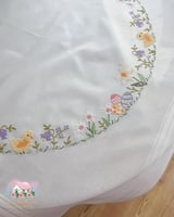 3633 مفرش مطرز أزهار الربيع