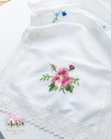 3690 مفرش انتيك مطرز نفحة الورود