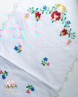 3697 مفرش انتيك مطرز قلب الزهور