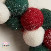 1244 اكليل كرات الصوف الشتوي