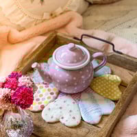 7802 ابريق معدني زهري منقط صغير