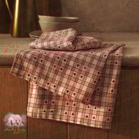 1225 مفرش القلوب الأحمر