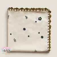 3349 مفرش الزهور الخضراء بحواف مطرزة