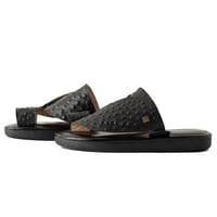 أجود | حذاء شرقي بلون اسود مميز