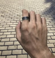 حكاية خاتم: فضة منحوتة تروي إرث الجمــال