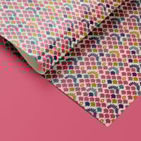 ورق تغليف هدايا الوردي