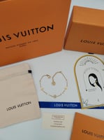 اسوارة لويس فيتون مع الملحقات