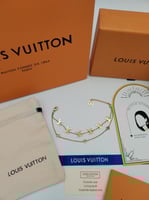 اسوارة لويس فيتون مع الملحقات