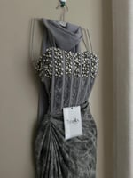 فستان سهره بقصه كورسيه بتطريز على الصدر