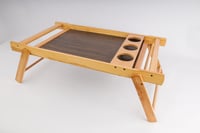 صينية بتصميم طاولة بأرجل قابلة للطي وحامل أكواب