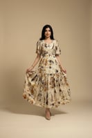 فستان لف مطرز مخرم بأكمام بف أنيقة