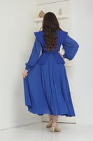 فستان طويل ساتر بكريستالات وحزام جلد للمناسبات