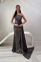 فستان سهرة مزين بوردة على الخصر