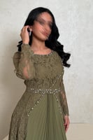 فستان دانتيل زيتي بأكمام طويلة وتفاصيل كسرات من ال...