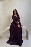 فستان بنفسجي دانتيل بأكمام طويلة وتفاصيل مطرزة مع...