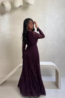 فستان بنفسجي دانتيل بأكمام طويلة وتفاصيل مطرزة مع...