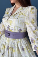 فستان ميدي بطبعات زهرية وحزام جلد – لمسة فنية لأنا...