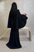 فستان أسود بتطريز زهور أنيق