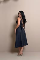 فستان جينز كحلي بقصة أنيقة