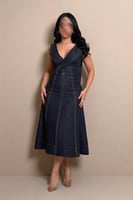 فستان جينز كحلي بقصة أنيقة