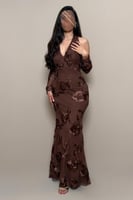 فستان بني بتطريزات بارزة وقصة أنثوي