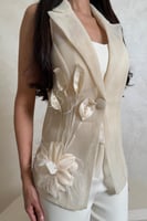 طقم أوف وايت بتطريز يدوي فاخر