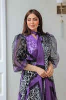 فستان أنيق يجمع بين الفخامة والعصرية مزين بنقوش هن...