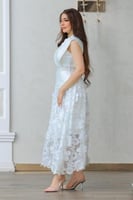 فستان فاخر أنيق يجمع بين الفخامة والرقي