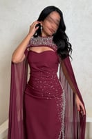 فستان سهرة عنابي مطرز بالخرز مع أكمام شيفون واسعة