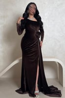 فستان مخملي بني بتصميم كسرات وزهرة جانبية