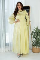 فستان طويل أصفر بفتحة خناقية وأكمام جرس – أناقة را...