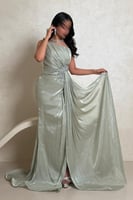 فستان أخضر فاتح لامع بتصميم فاخر وتطريز كريستالي