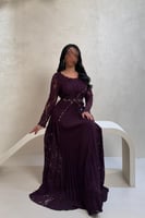 فستان بنفسجي دانتيل بأكمام طويلة وتفاصيل مطرزة مع...