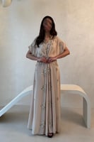 فستان بيج بتطريز ذهبي وفضي أنيق