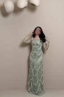 فستان زيتي فاتح بتفاصيل فاخرة من مليحة