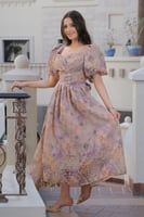 فستان ميدي ناعم بنقشة ورود وأكمام بف