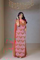 فستان أورنج مطرز بتصميم فاخر وانسيابية أنيقة