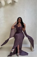 فستان بنفسجي بتصميم كسرات مع كاب شفاف